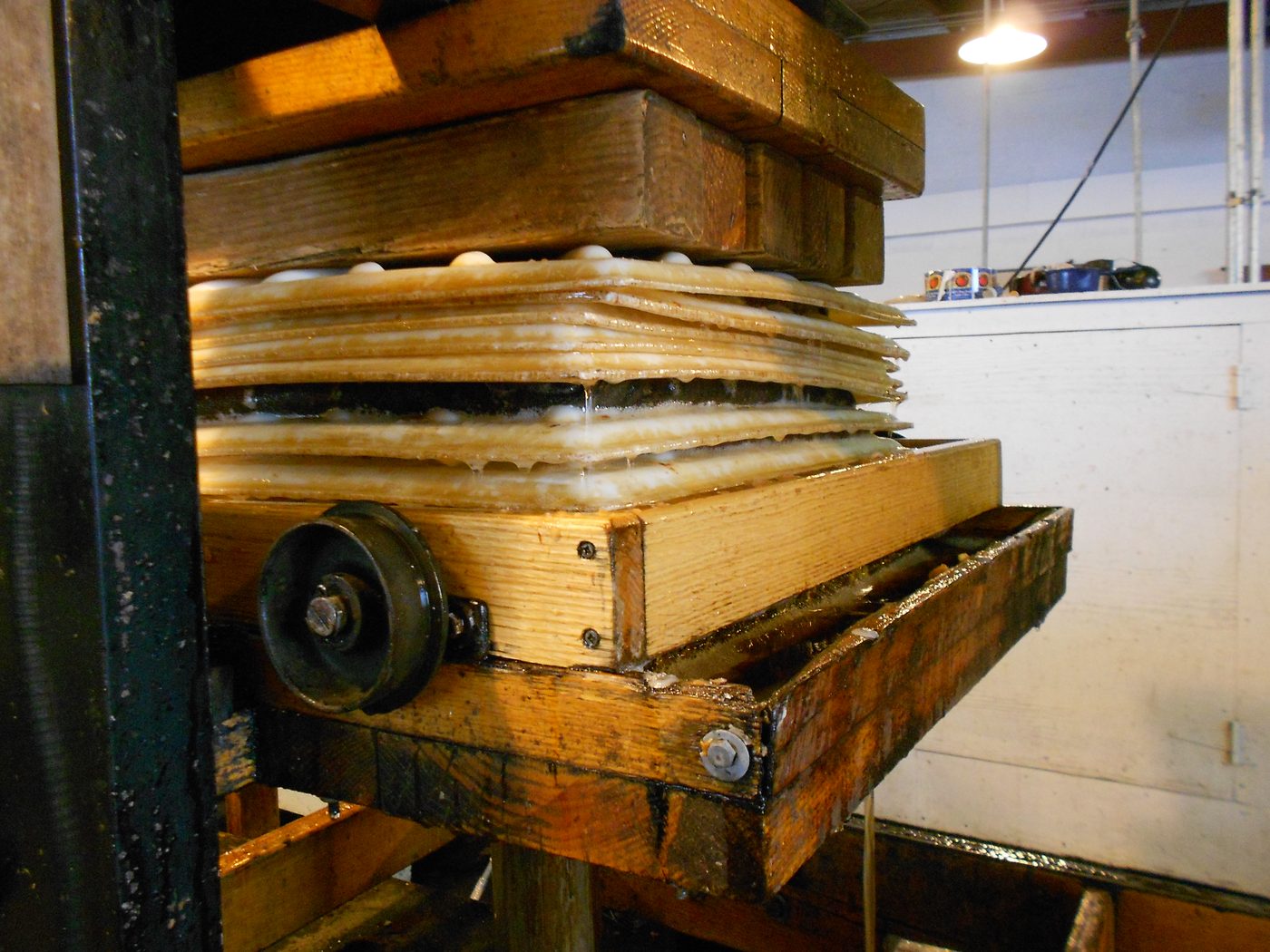 The cider press at Green Mountain Orchards